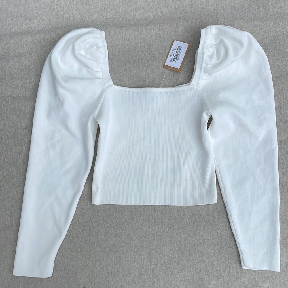 Crop top with puffy shoulders